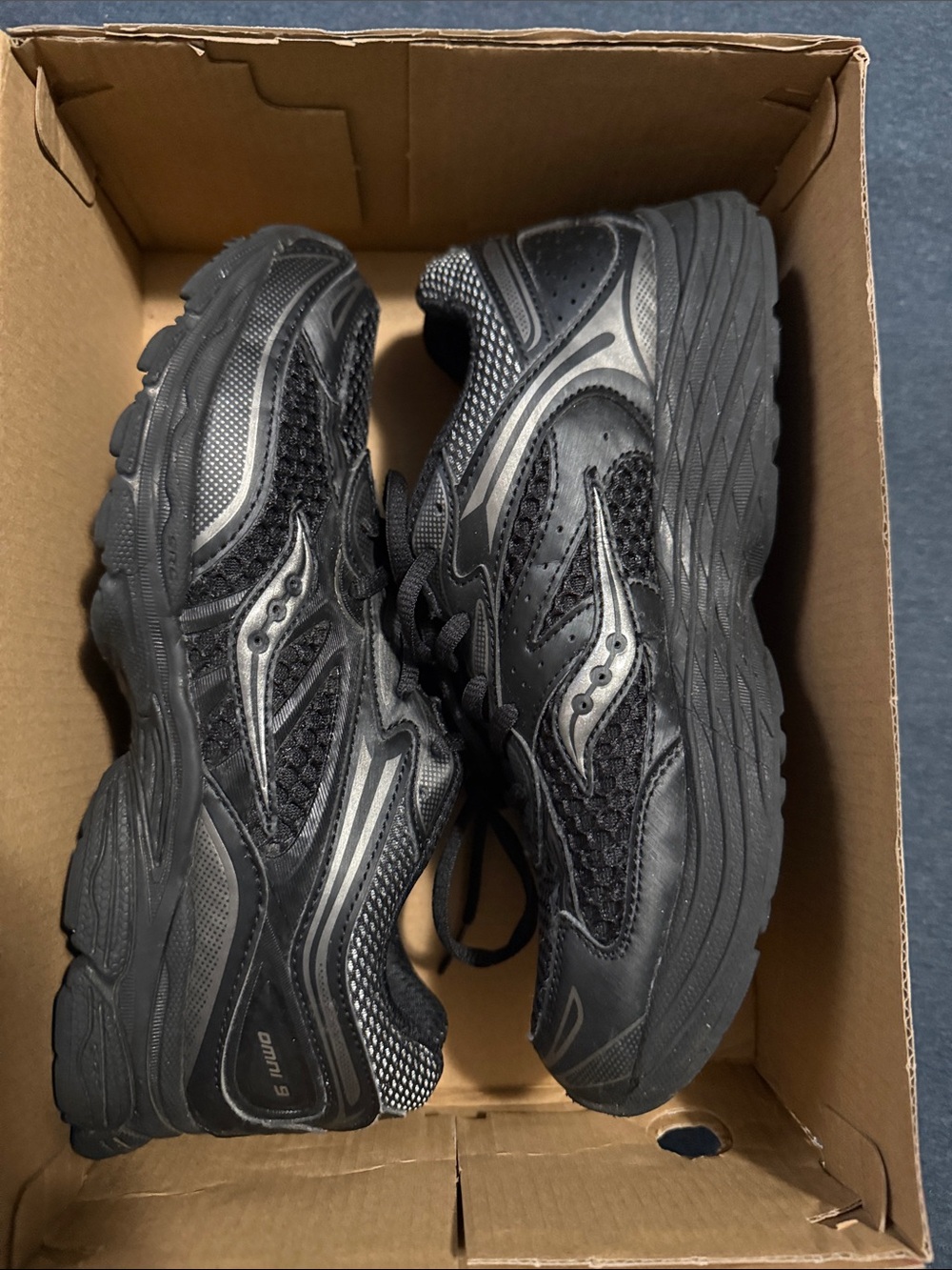 Saucony Boys Omni 9